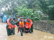 Troops wholeheartedly support natural disaster-hit victims